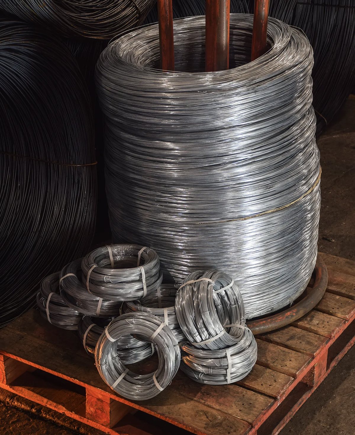 Rollos de alambre galvanizado sobre pallet